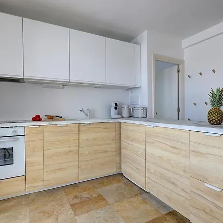 Lucy - 2 Bed Apartmán Estepona