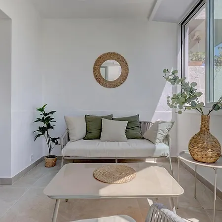 Lucy - 2 Bed Apartmán Estepona