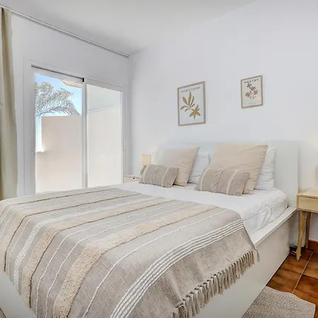 Lucy - 2 Bed Apartmán Estepona